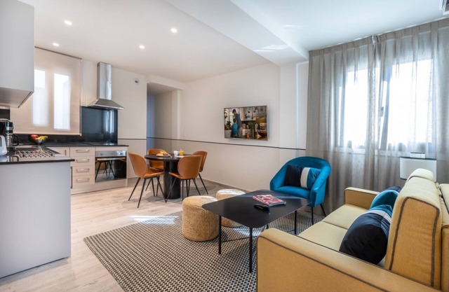 Dlx Int 2 Bed 3 Bath