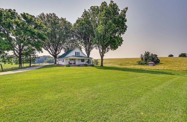 Dobson Farmhouse w/Scenic Porch - Near Vineyards!