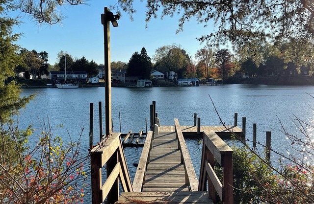 Dockside Retreat: Kayaking, paddleboarding, fishing, crabbing right off the dock