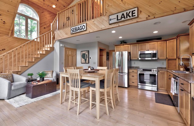 Dog Friendly, 3 Bedroom Home in Kettle Cove on Sebago Lake Maine, Boat Access