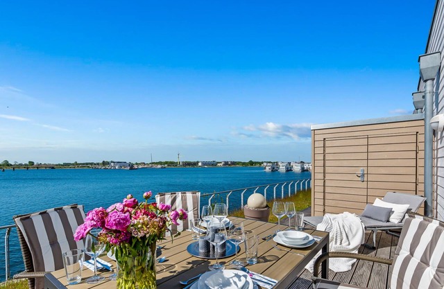 Dog-friendly Baltic Sea vacation apartment "KapMar" with south-facing terrace right on the waterfront