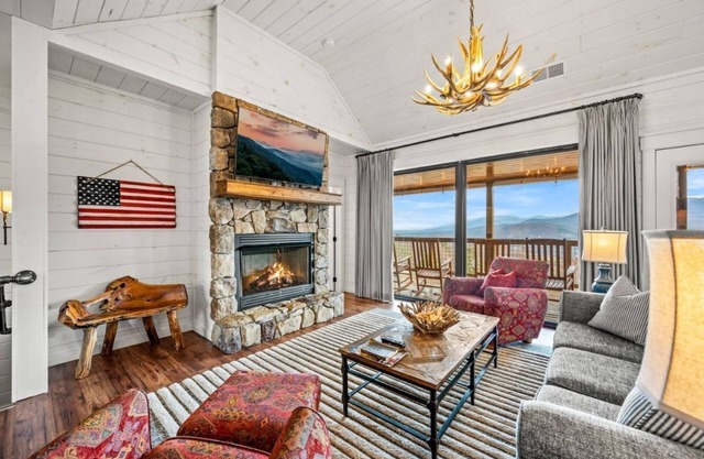 dog-friendly | BEST views | hot tub | luxury | free Dollywood tkt | Haven