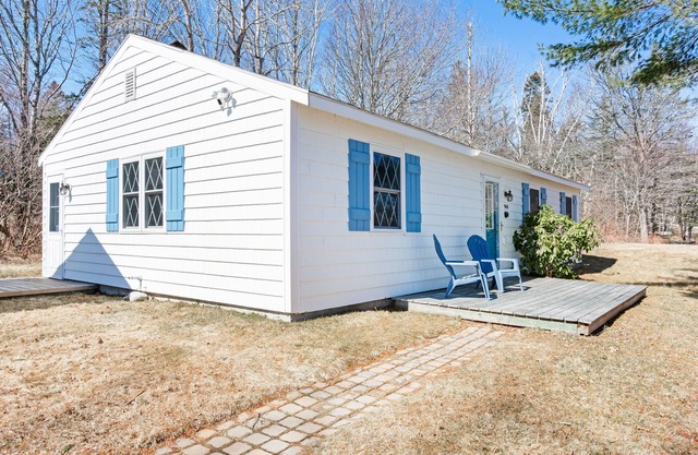 Dog-friendly home in great locale close to the ocean with yard, streaming, W/D