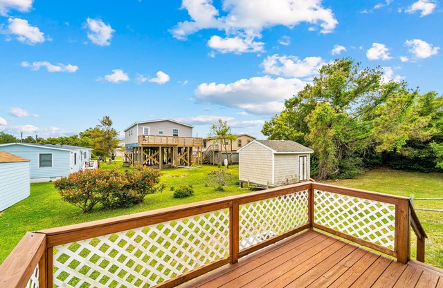 Dog-friendly home with gas grill, arcade machine, deck, & TV - close to ocean