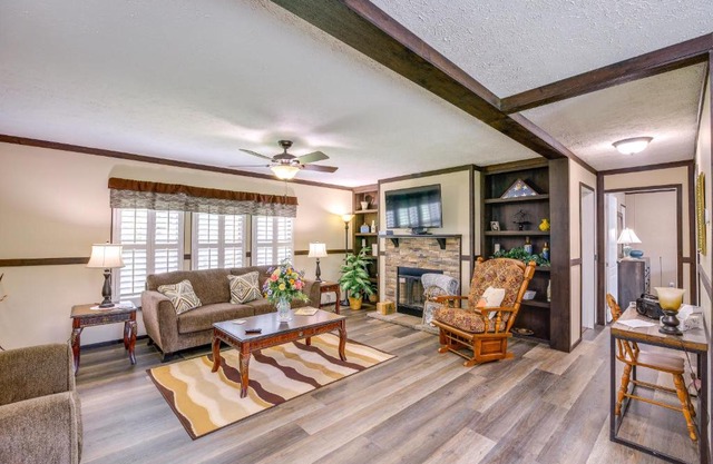 Dog-Friendly Home with Mtn Views in Chilhowie!
