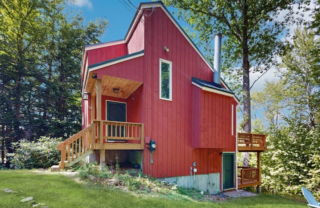 Dog-friendly mtn-view home with 2 hot tubs, pools, tennis, sandy pond, gym, BBQ