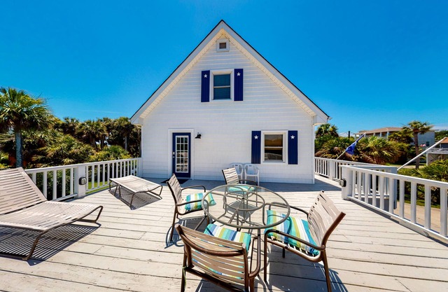 Dog-Friendly, Oceanside House w/Private Washer/Dryer, Free WiFi, Patio