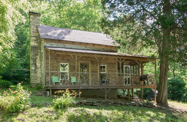 Doggett Cabin | Rustic Log Retreat, Fire Pit, Pond & Trails (BYO Linens)