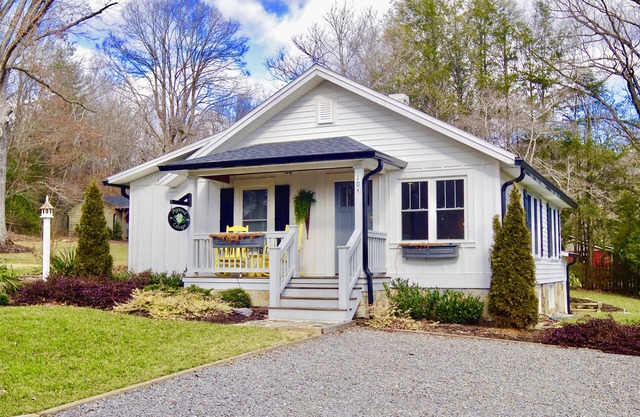 Dogwood Cottage-Walk to Downtown Black Mountain