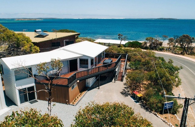 Dolphinview Has Changed - and it is Spectacular - now one of Coffin Bay's Premier Holiday Homes