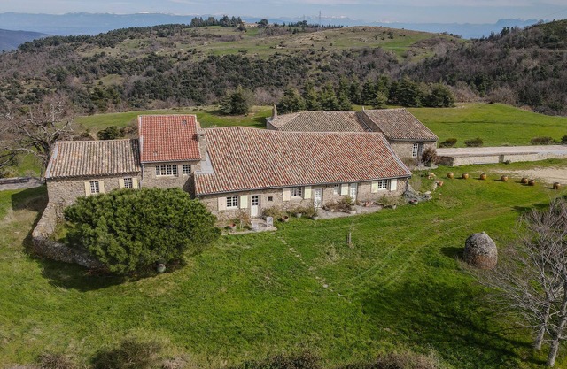 Domaine de Regard, vue 180° Exceptionnelle des Alpes aux Collines de L'ardèche