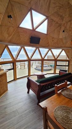 Domos Curiñanco vista al mar