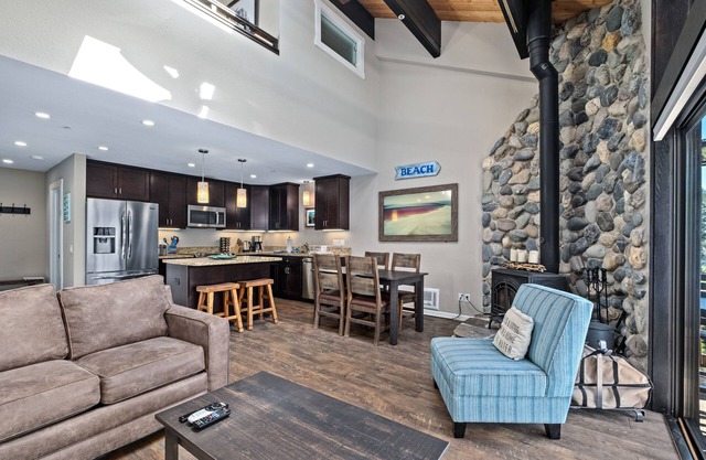 Donner Lakefront Condo | Unobstructed Lake Views | HOA Beach | Boat Slip | BBQ Area
