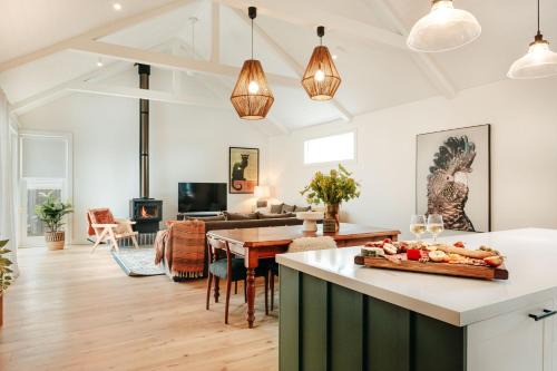 Dorothea- stylishly designed home in Trentham