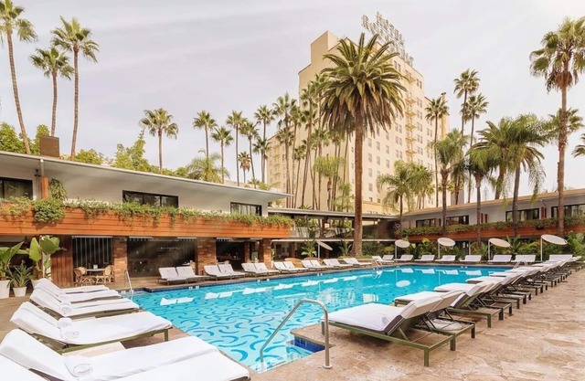 Double Deluxe Room, The Hollywood Roosevelt, Plush Linen, TCL Chinese Proximity