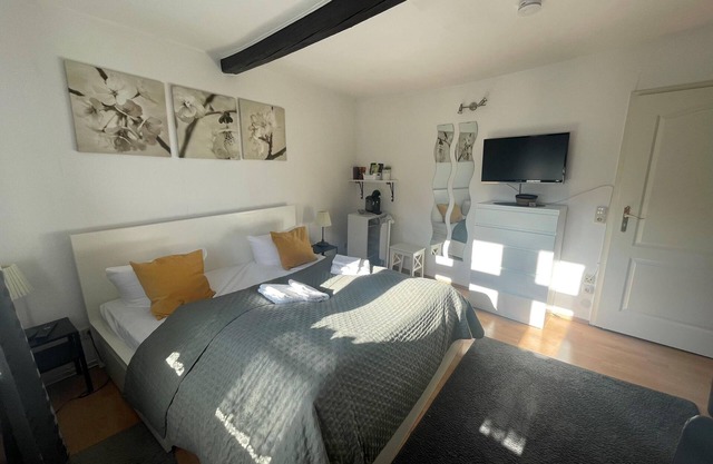 Double room 17 with shared bathroom - Gartenlaube Marburg