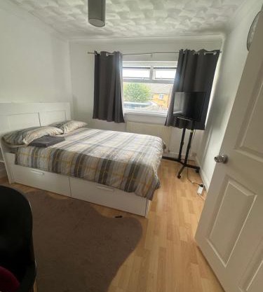 Double Room in a 3-bed house