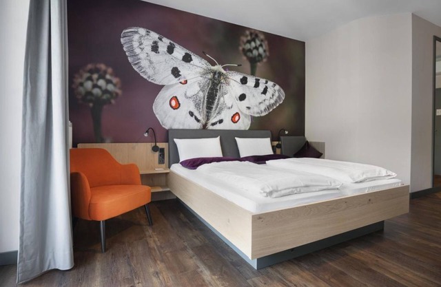 Double room, shower, toilet - Hotel Weinhaus Halfenstube