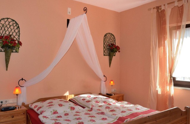Double room with shared shower no. 1 and 2