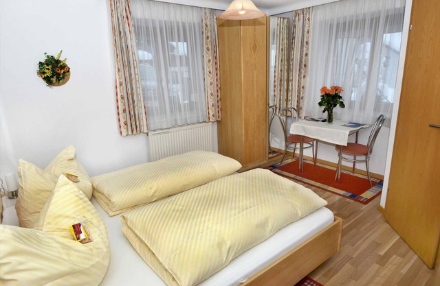 Double room with shower and toilet 4 - Gästehaus Sonnenheim