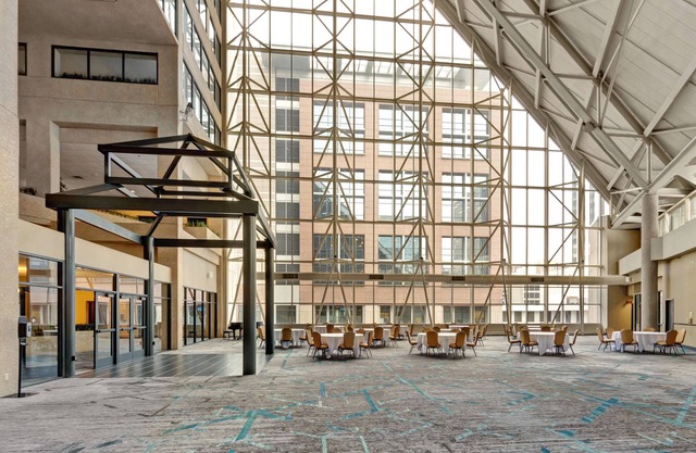 DoubleTree by Hilton Hotel St. Paul Downtown