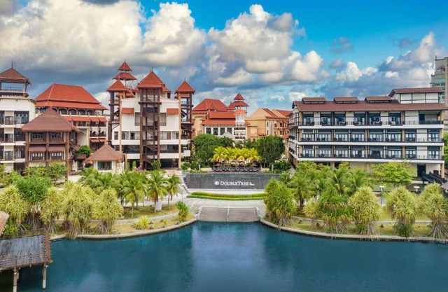 DoubleTree by Hilton Putrajaya Lakeside