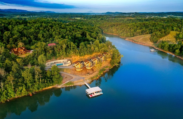 Douglas Lake Views, Near Pigeon Forge/Gatlinburg, Dollywood!