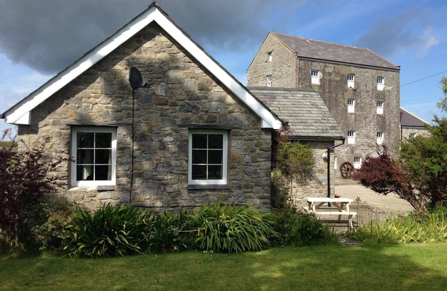 Dove Cottage, a cosy one bedroom cottage in Castletown