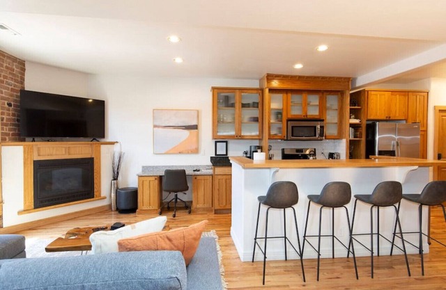 Downstream Loft - Historic Savory Building