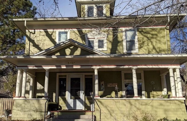 Downtown Boulder! Mapleton Hill! Walk to Pearl Street & hiking. Monthly Rental