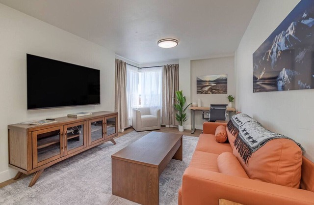 Downtown Coastal View 1 Bedroom