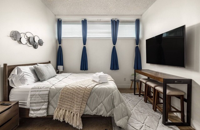 Downtown Family Gem w/Bunk Beds
