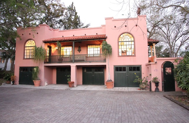 Downtown Garden Home in the Center of the Historic District with free parking
