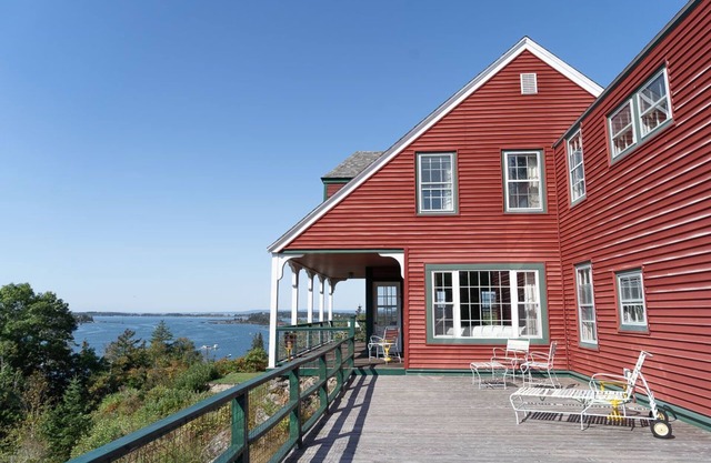 Downtown Hilltop Cottage - Breathtaking View