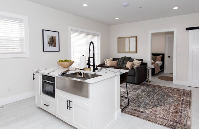 Downtown NEW 2 Bedroom Condo