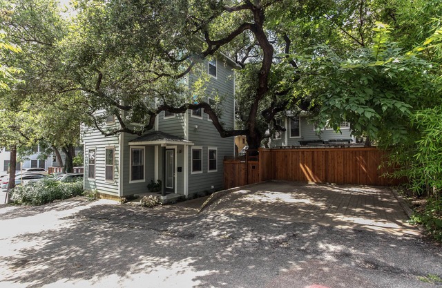 Downtown oasis, walking distance to Capitol, UT, Zilker Park, music venues