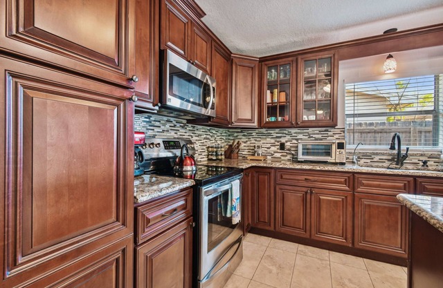 Downtown Palm Harbor Sunshine Retreat w/Heated Pool & Game Room