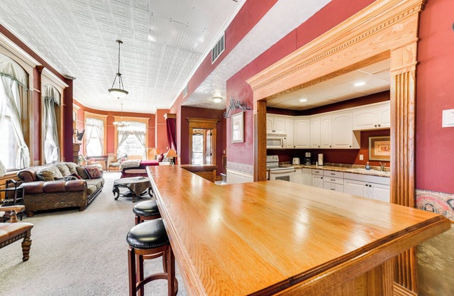 Downtown Yankton Suite: Walk to Restaurants!