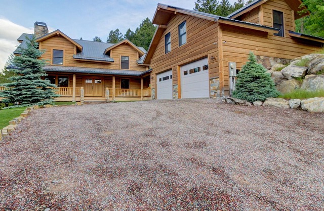 Dramatic Montana lodge with gourmet kitchen, private studio & game room