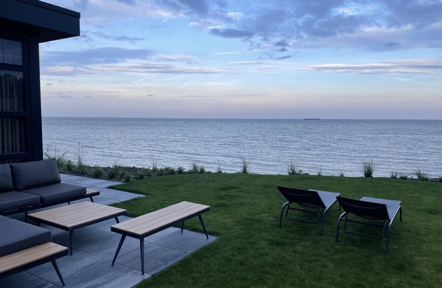 Dream chalet directly on the IJsselmeer