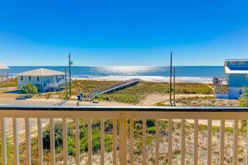 Dream Chaser-Private Pool-Pet Friendly-Directly across from boardwalk to beach