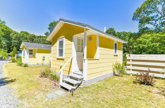 Dreamy Cottage for Two! Close to Beaches!
