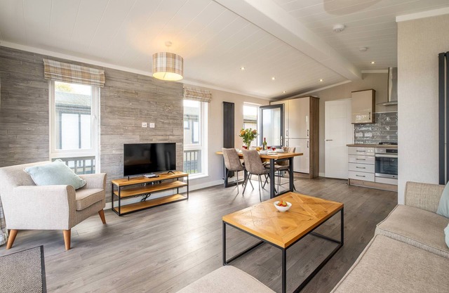 Driftwood Lodge, Sizewell - sleeps 4 guests *Adults only property*