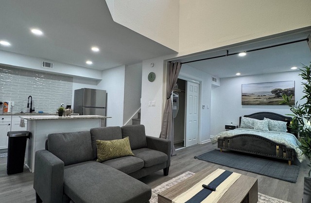 DT Dallas 2BD LUXE Abode 5 Min from Love Field