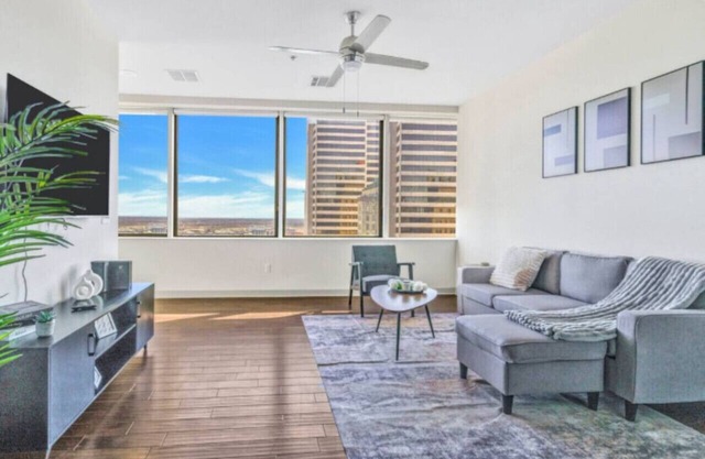 DT Lux 1 Bed - 976sqft - 26th Floor - Gym + Pool