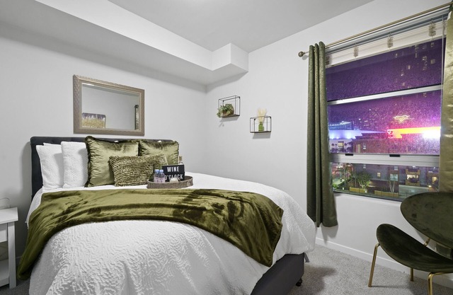 DTLA Eascape Skyline Views with luxury amenities