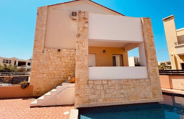 Du Sud Star Villa - 40meters to beach. Sleeps 8.