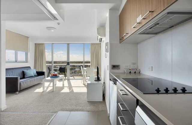 Dual Key Apartment with Wifi Pool and Parking