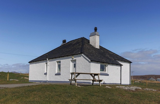 DUN BUIDHE, pet friendly in Daliburgh, Isle Of South Uist