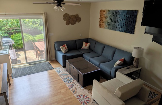 "Dune Blossom" Townhouse w/pool - 3 blocks to beach - linens/pillows included
